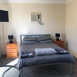  Hotel Australian