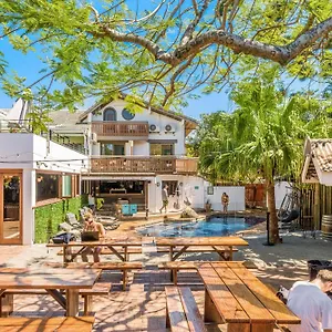 aquarius-backpackers-resort.hotelsbyronbayaustralia.com/