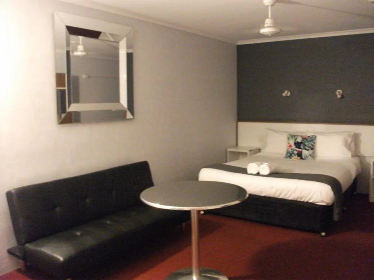 Beerwah Glasshouse Motel 3*,  Australia