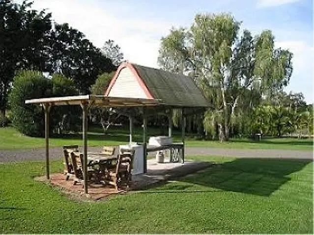 Beerwah Glasshouse Motel 3*,