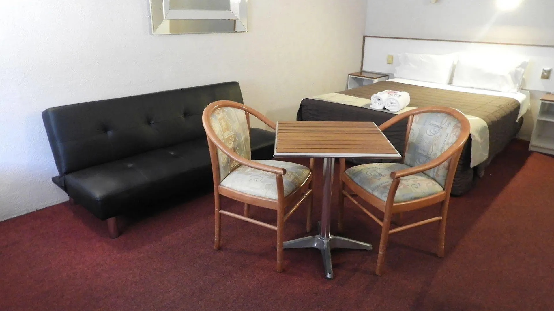Beerwah Glasshouse Motel