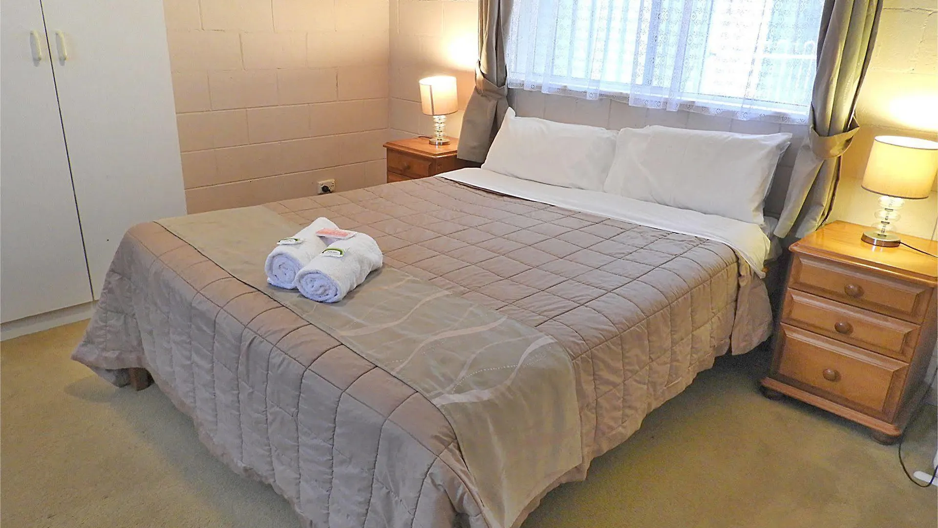 Beerwah Glasshouse Motel