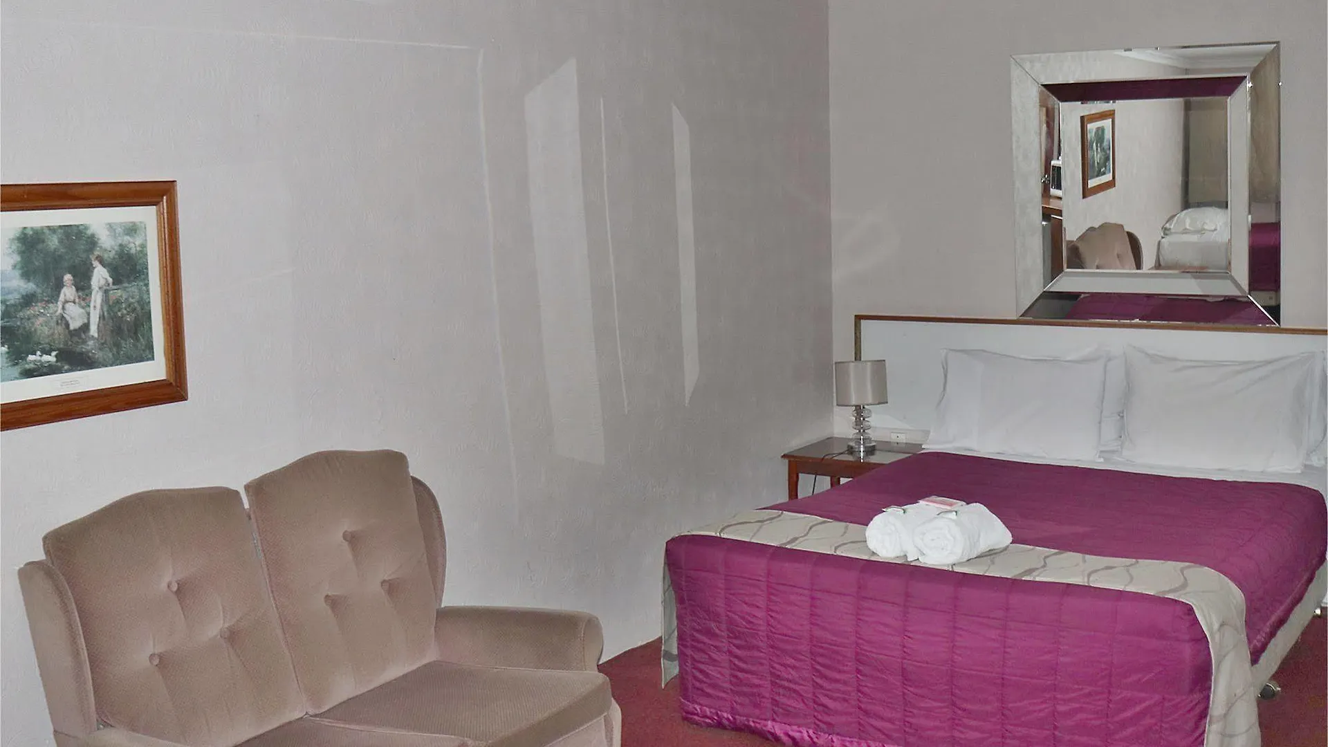 Beerwah Glasshouse Motel