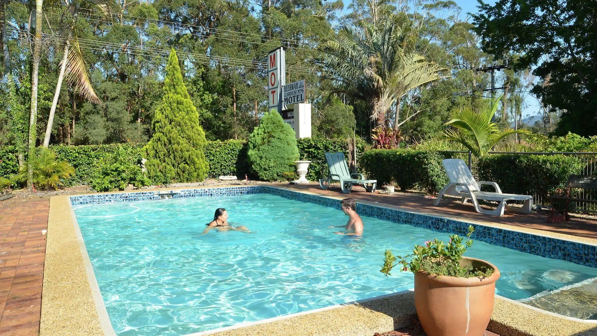 Beerwah Glasshouse Motel Australia